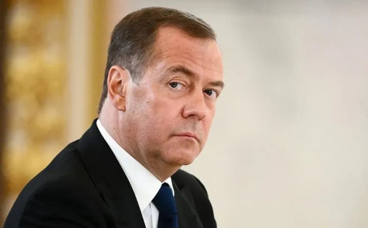 medvedev-talks-about-maidan-in-berlin-amid-farmers-strikes