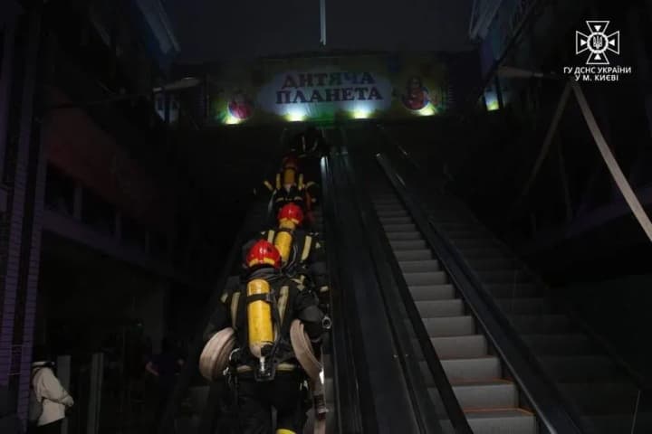 fire-extinguished-in-cosmopolitan-shopping-center-in-kyiv-three-injured
