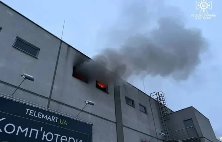 ihrovu-kimnatu-u-trts-kosmopolyt-pidpalyv-7-richnyi-khlopchyk-zaiava-politsii