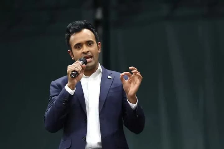 ramasvami-snyal-svoyu-kandidaturu-s-viborov-prezidenta-ssha-posle-pobedi-trampa-v-aiove