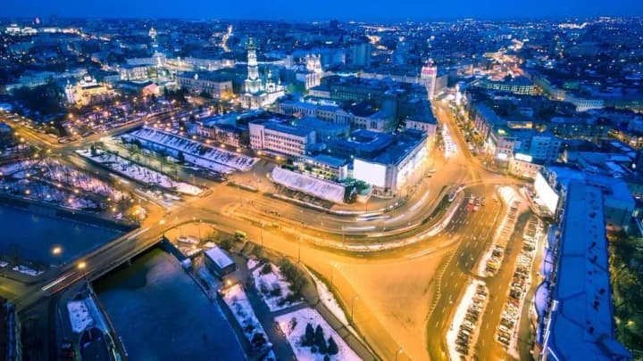 occupants-hit-the-center-of-kharkiv-with-two-s-300-missiles-four-people-were-injured