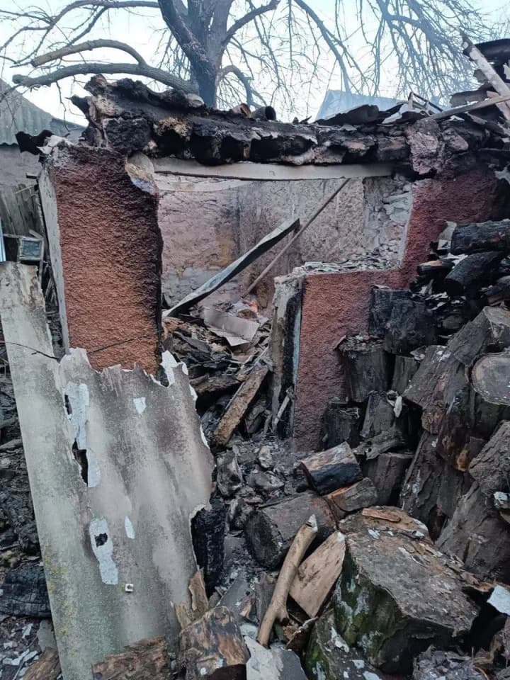 russians-shell-mykhailivka-in-kherson-region-damaging-a-house