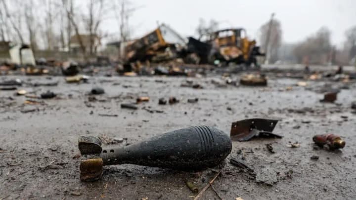 a-fire-broke-out-in-kherson-due-to-russian-shelling-uavs-show-the-consequences-of-the-strike-on-the-city