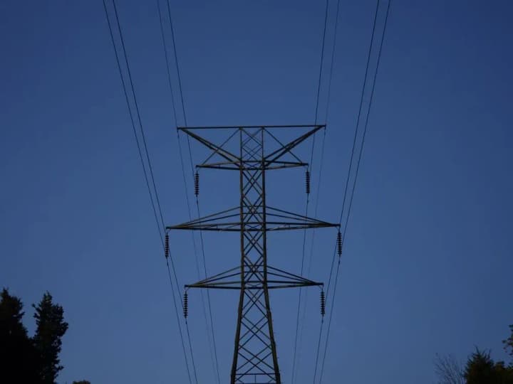 ukraine-expects-a-3percent-electricity-shortage-more-than-370-settlements-without-power-power-engineers