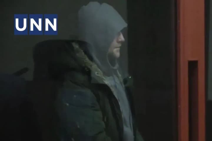 postavka-nekachestvennoi-odezhdi-dlya-vsu-romana-grinkevicha-dostavili-v-zal-suda