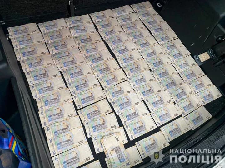 posadovtsia-kmda-ta-yoho-spilnyka-vykryly-na-khabari