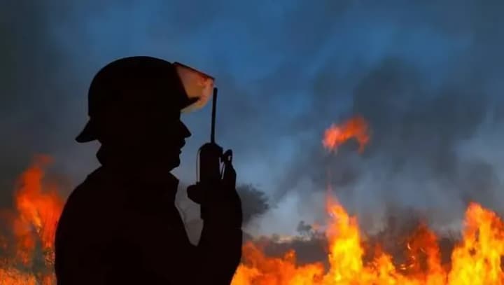 after-a-record-heat-wave-a-series-of-forest-fires-broke-out-in-colombia-582-municipalities-in-the-country-on-red-alert