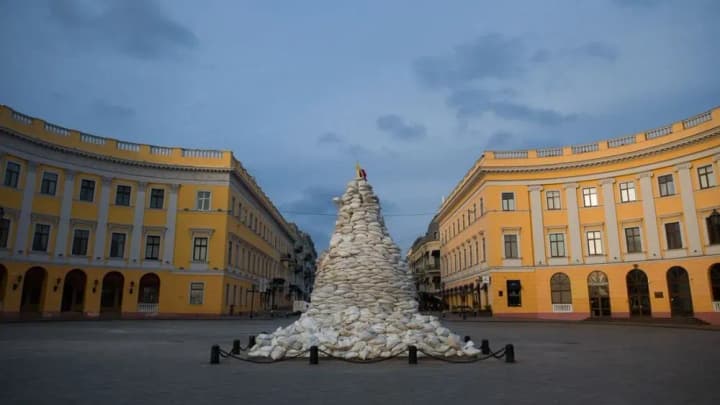 posle-vzriva-v-odesse-vspikhnul-pozhar-smi