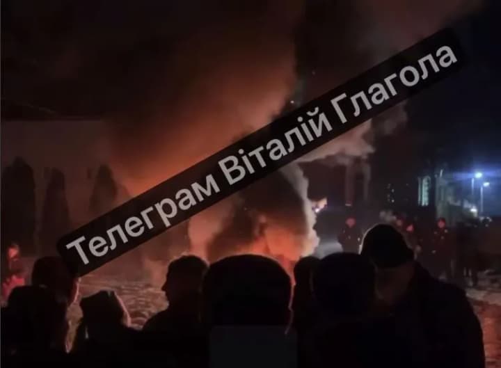 na-zakarpatti-romy-vlashtuvaly-bunt-zhurnalist