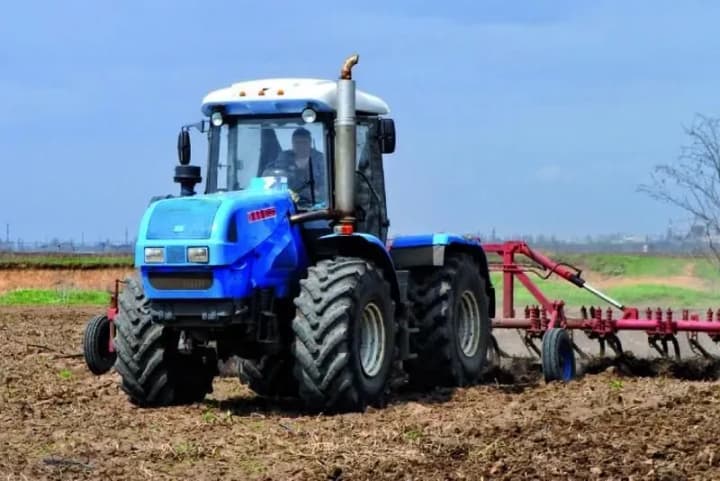 the-enemy-in-the-tot-threatens-to-seize-agricultural-machinery-from-farmers-who-have-not-received-russian-documents