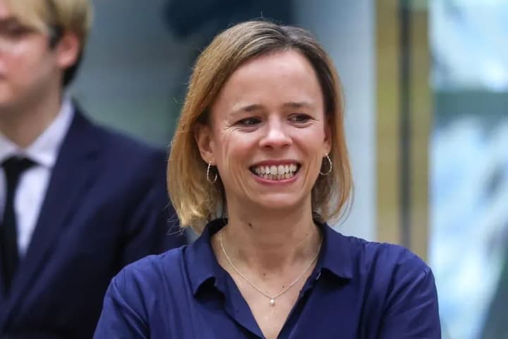 politsiia-belhii-znaishla-ponad-50-paketiv-kokainu-v-ofisi-ministerky-osvity-vallonii