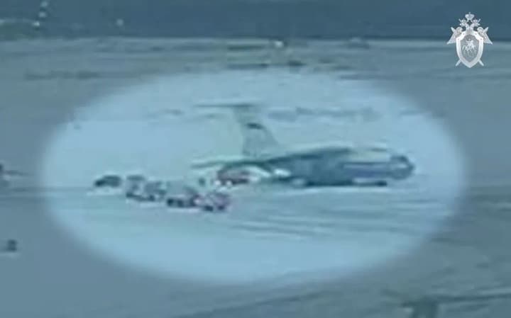 russias-investigative-committee-releases-unconfirmed-footage-of-ukrainian-prisoners-of-war-being-boarded-in-a-crashed-il-76