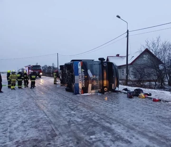 ukrainian-bus-overturned-in-poland-20-people-injured-nikolenko