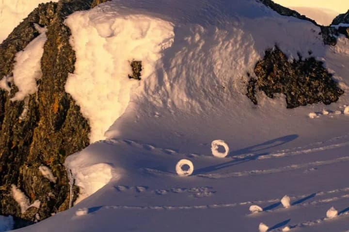 ukrainian-polar-explorers-discover-a-rare-phenomenon-of-snow-donuts-in-antarctica