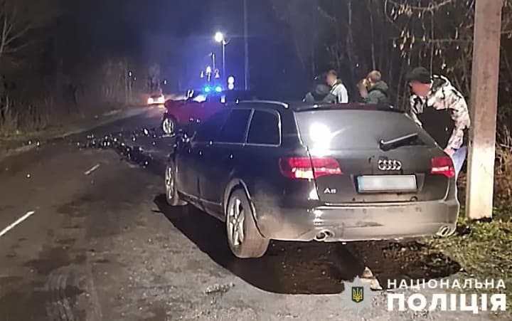 na-lvivshchyni-zitknulysia-audi-a6-ta-land-rover-zahynula-27-richna-zhinka-trokh-liudei-poraneno