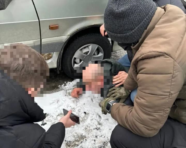 kievlyanin-sdaval-vragu-mesta-dislokatsii-vsu-i-pitalsya-ustroitsya-na-oboronnii-zavod