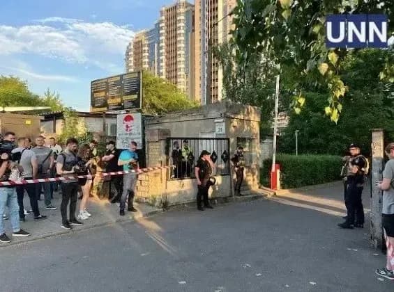 vybukh-u-shevchenkivskomu-raisudi-kyieva-sudytymut-shistokh-spivrobitnykiv-sizo