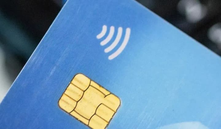 platezhnaya-karta-dlya-iskatelei-ubezhishcha-v-frg-predotvratit-utechku-denezhnoi-pomoshchi-za-granitsu