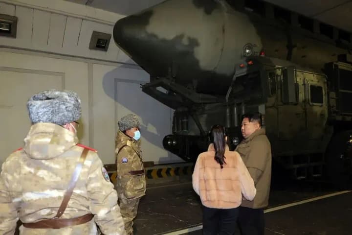 kreml-pitaetsya-otkrit-kndr-dostup-k-mezhdunarodnim-finansam-v-obmen-na-oruzhie