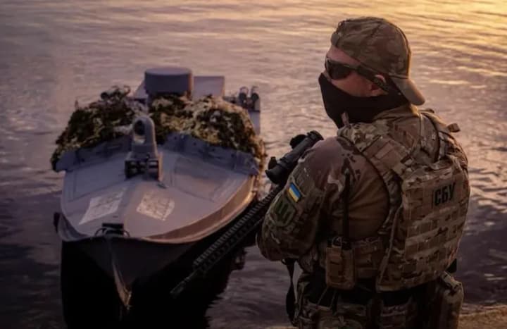 rik-roboty-maliuka-vybukhy-na-krymskomu-mostu-sea-baby-ta-kolomoiskyi-za-hratamy