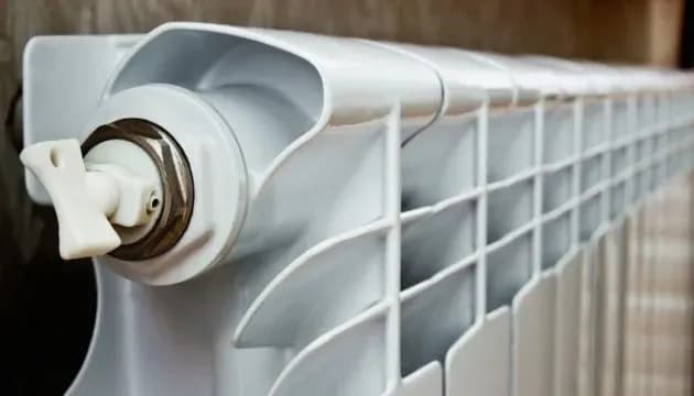 iz-za-nochnoi-ataki-rf-v-nikolaeve-chastichno-otsutstvuet-teplosnabzhenie-defitsita-elektrichestva-v-ukraine-net-minenergo