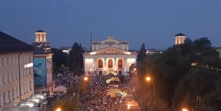 v-mariupole-pogiblo-po-menshei-mere-8-tis-chelovek-iz-za-vtorzheniya-rf-s-marta-2022-goda-po-fevral-2023-goda-hrw