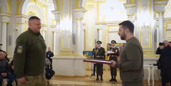 zelensky-presents-zaluzhny-with-the-order-of-the-golden-star