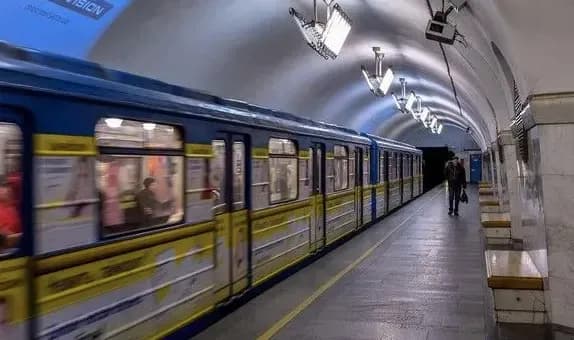 subway-traffic-resumed-in-kyiv-after-a-man-fell-on-the-tracks