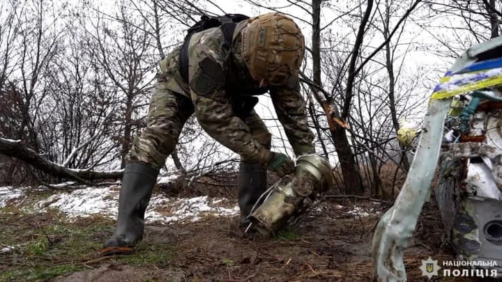 explosives-experts-eliminate-remains-of-downed-russian-x-101-missile-in-lviv-region