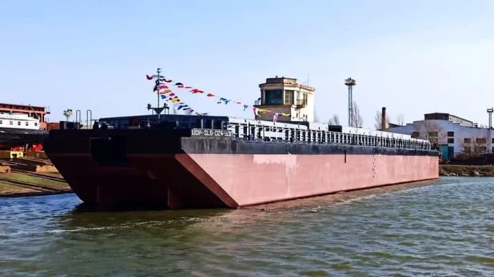ukraine-is-renewing-its-river-fleet-two-large-capacity-slg-barges-have-already-been-built