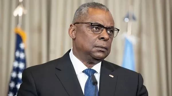 hlava-pentahonu-ostin-yakoho-naperedodni-hospitalizuvaly-vizme-uchast-zasidanni-ramshtainu