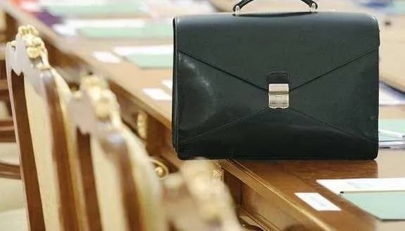 kabmin-ukhvalyv-nyzku-kadrovykh-rishen-khto-otrymav-a-khto-vtratyv-posadu