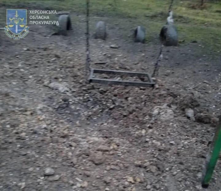 russian-army-shells-kherson-19-year-old-boy-killed