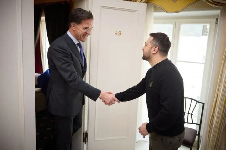 potreby-v-ppo-ta-artylerii-peredacha-vynyshchuvachiv-f-16-ta-pidhotovka-do-hlobalnoho-samitu-myru-zelenskyi-pohovoryv-iz-premierom-niderlandiv