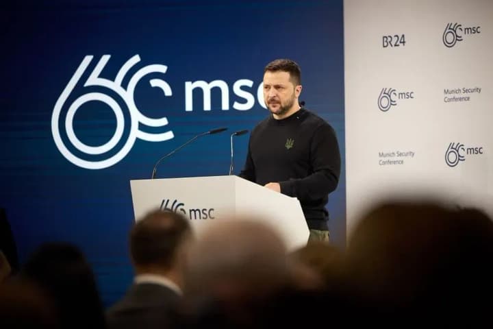 zelenskii-ob-avdeevke-reshenie-otoiti-na-drugie-rubezhi-pravilnoe-vazhno-sokhranit-nashikh-lyudei