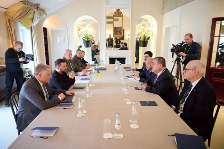 they-discussed-the-possibility-of-building-a-network-of-grain-hubs-zelenskyy-meets-with-the-new-president-of-guatemala-in-munich
