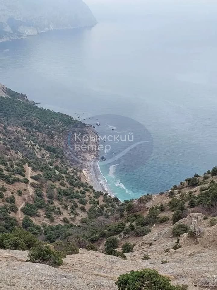 destruction-of-the-russian-caesar-kunikov-an-oily-spot-was-spotted-near-occupied-balaklava