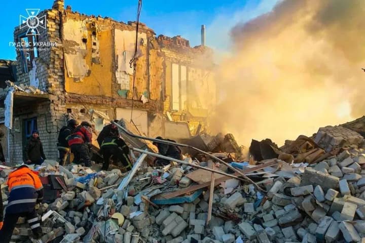 ataka-rf-na-kupyansk-iz-pod-zavalov-dostali-yeshche-odnu-zhertvu