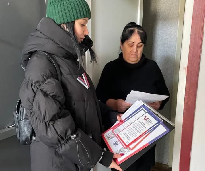 v-okupovanii-zaporizkii-oblasti-kolaboranty-zbyraiut-dani-ta-ahituiut-za-uchast-u-nezakonnykh-rosiiskykh-vyborakh