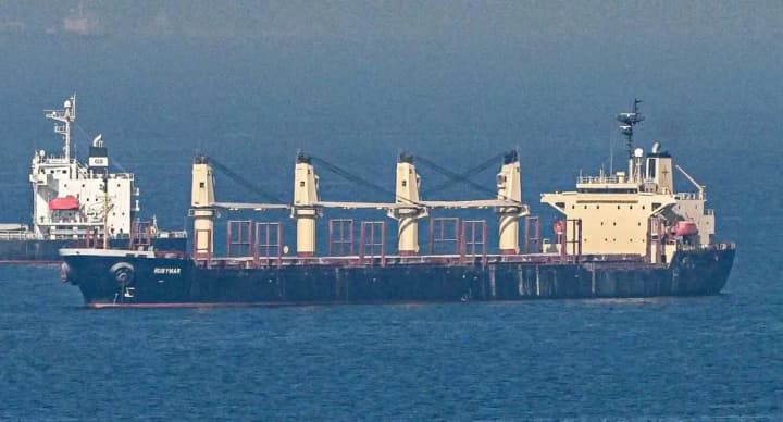 new-missile-attack-on-a-ship-off-the-coast-of-yemen-houthis-claim-responsibility