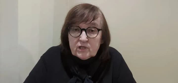 chas-pratsiuie-ne-na-vas-trupy-rozkladaiutsia-materi-navalnoho-pokazaly-tilo-syna-i-pryhrozyly-yakshcho-vona-vidmovytsia-provesty-pokhoron-taiemno