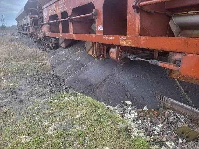 ukrzaliznytsia-to-appeal-to-polish-law-enforcement-due-to-dumping-of-ukrainian-rapeseed-on-the-tracks