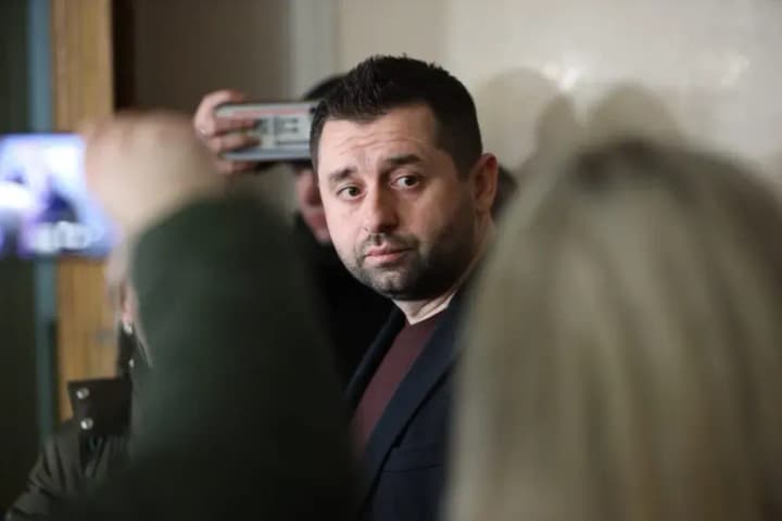 sirskii-provodit-audit-sil-oboroni-ved-tisyachi-voennikh-yeshche-ne-bili-na-fronte-arakhamiya