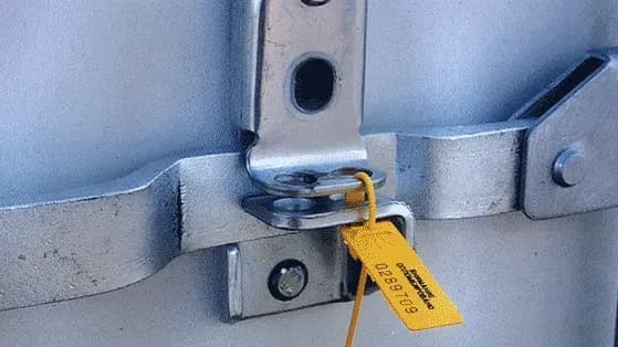 state-customs-service-explains-drivers-what-to-do-if-polish-protesters-damage-seals-on-trucks