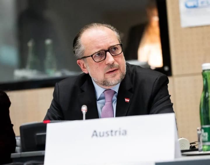 ne-bulo-konsensusu-avstriia-vidreahuvala-na-komentari-makrona-shchodo-mozhlyvoi-vidpravky-viisk-v-ukrainu