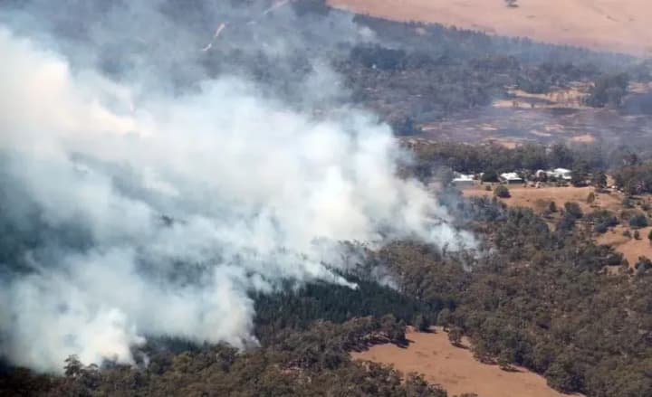 hundreds-of-thousands-are-asked-to-evacuate-due-to-the-danger-of-wildfire-in-australia