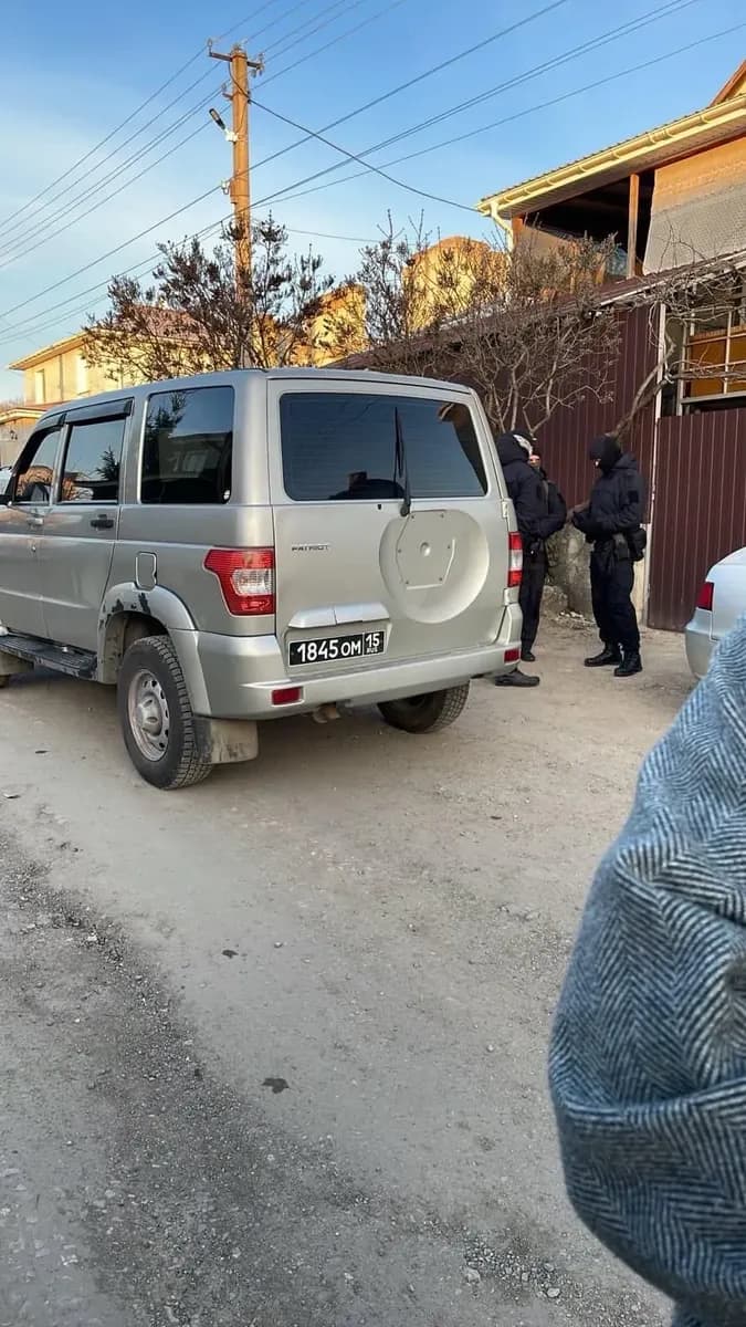 new-searches-of-crimean-tatars-in-occupied-crimea-activists-say-there-are-detainees