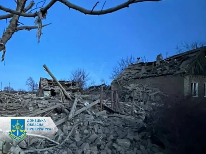 russian-army-drops-bomb-on-village-in-donetsk-region-three-people-wounded