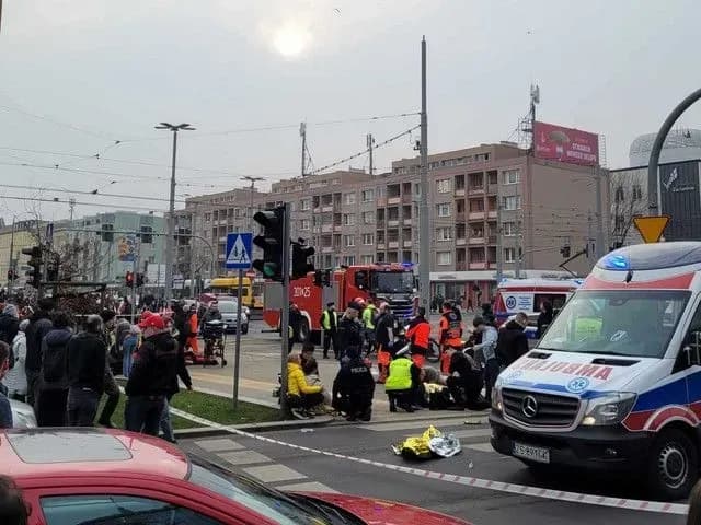 driver-hits-pedestrians-in-poland-injuring-19-people