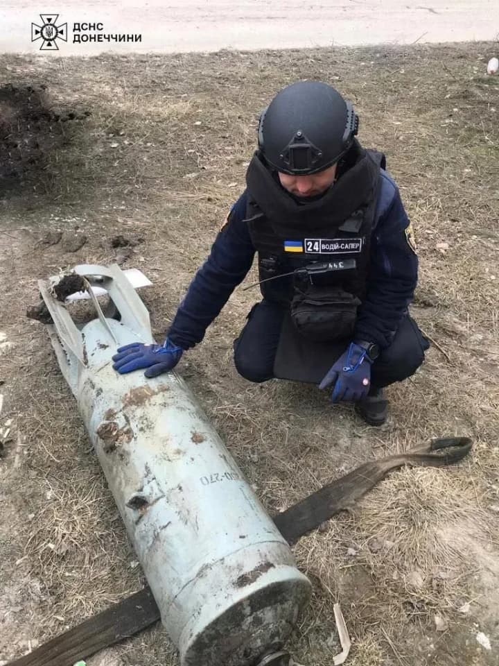 an-unexploded-russian-aircraft-bomb-was-found-in-toretsk-donetsk-region
